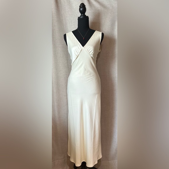 Peppermayo Dresses & Skirts - Peppermayo•midi/maxi slip dress•vintage style v-cut•size 0•tie back•ivory